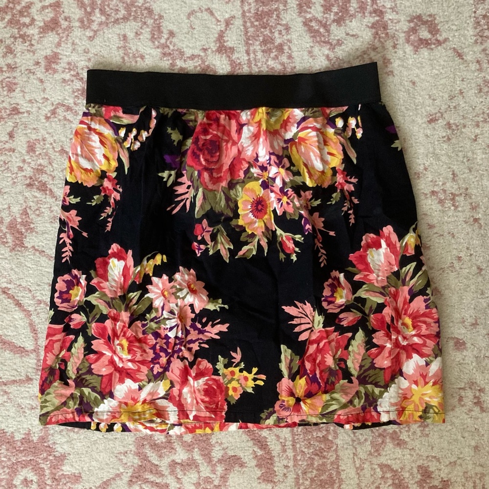 Fire Los Angeles Floral Skirt - Black and Pink